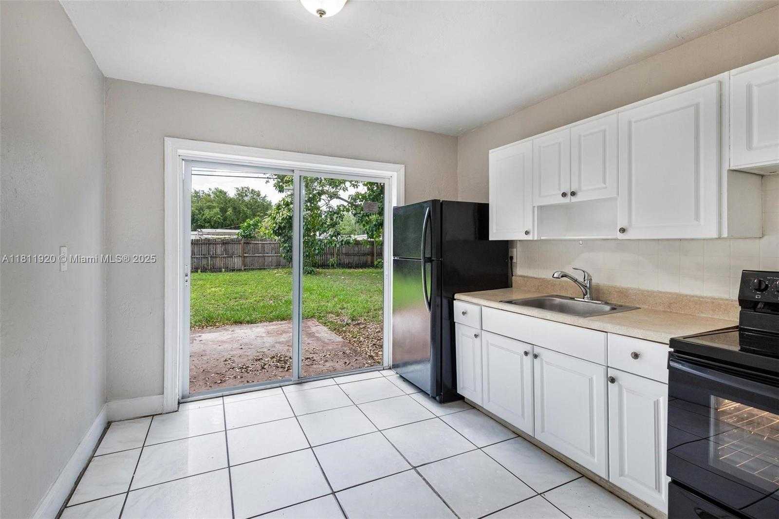 Small Image of 6329 GARFIELD ST, Hollywood Number 8