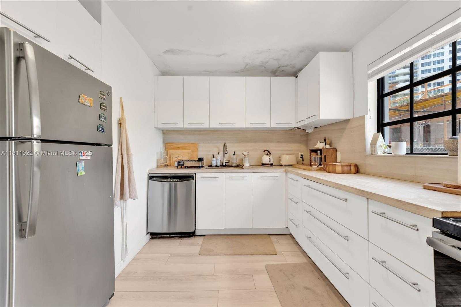 Small Image of 1339 14TH TER, Miami Beach Number 10