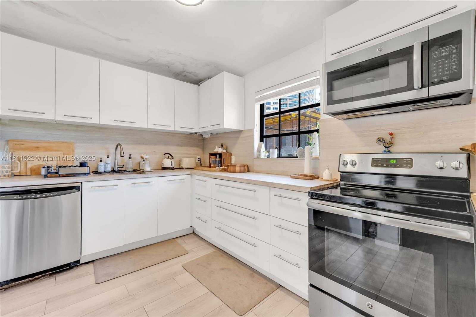 Small Image of 1339 14TH TER, Miami Beach Number 11