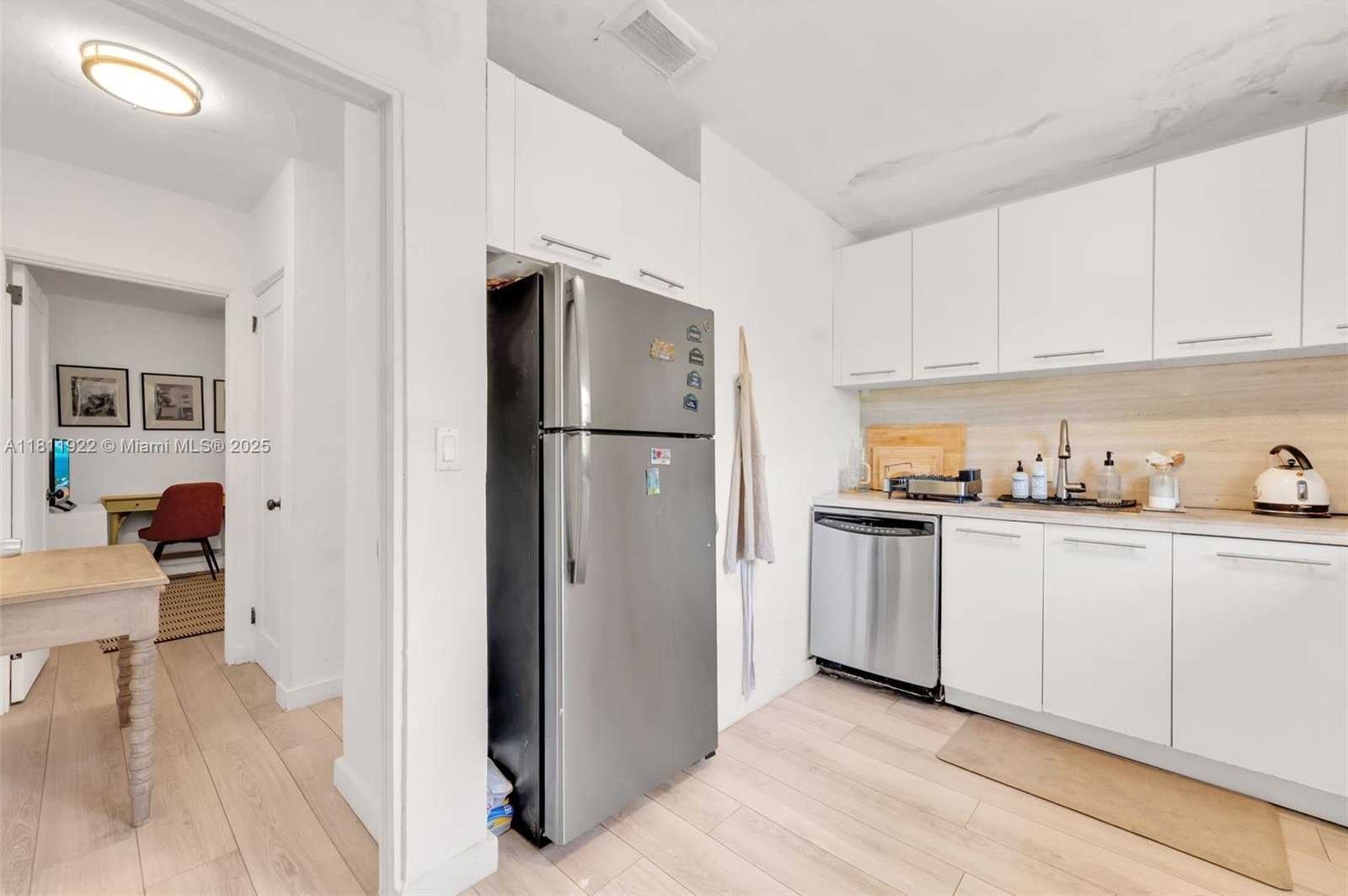 Small Image of 1339 14TH TER, Miami Beach Number 12