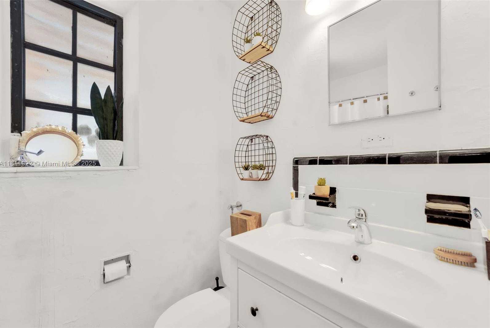 Small Image of 1339 14TH TER, Miami Beach Number 13