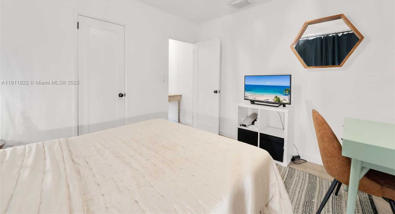 Small Image of 1339 14TH TER, Miami Beach Number 15