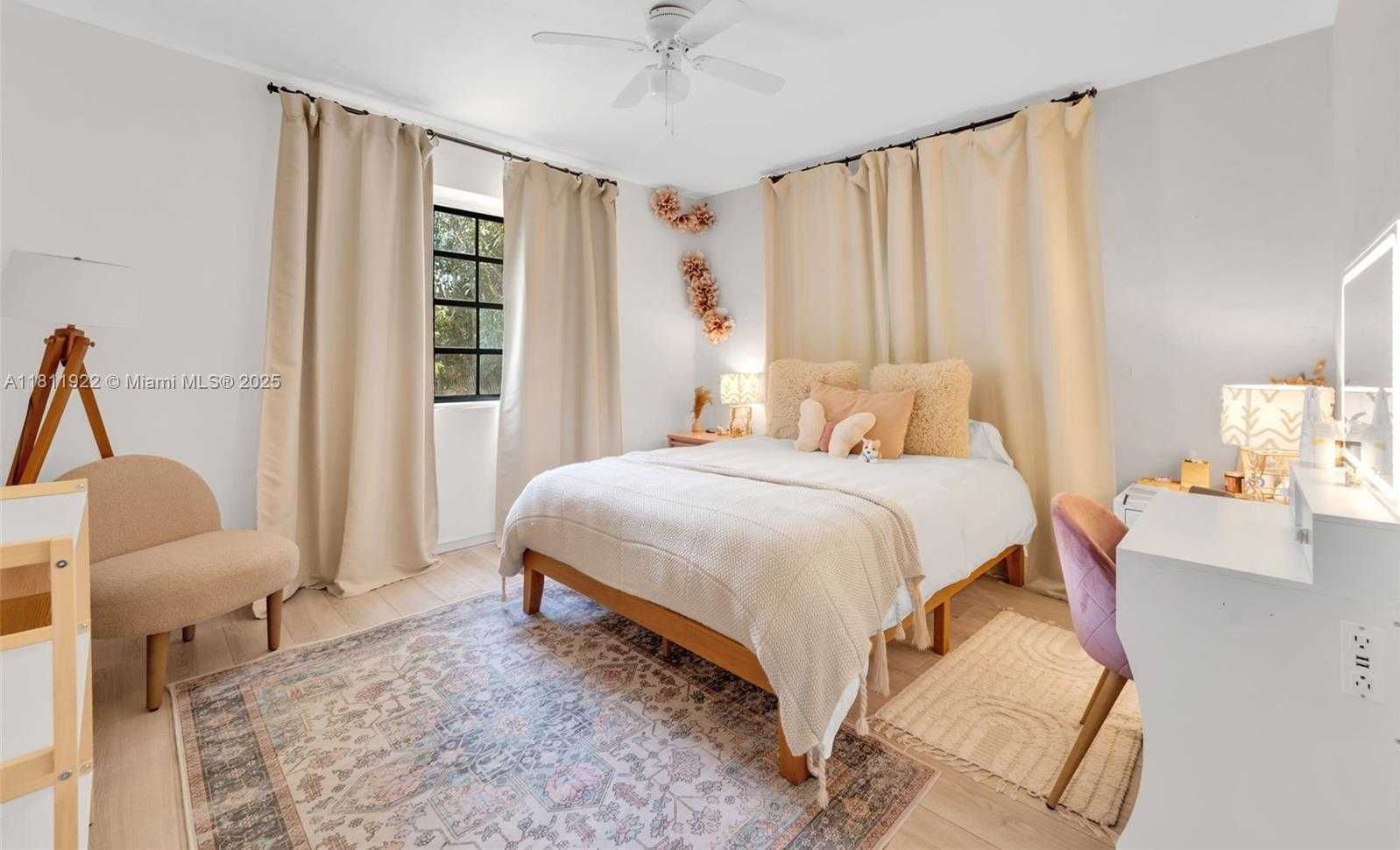 Small Image of 1339 14TH TER, Miami Beach Number 16