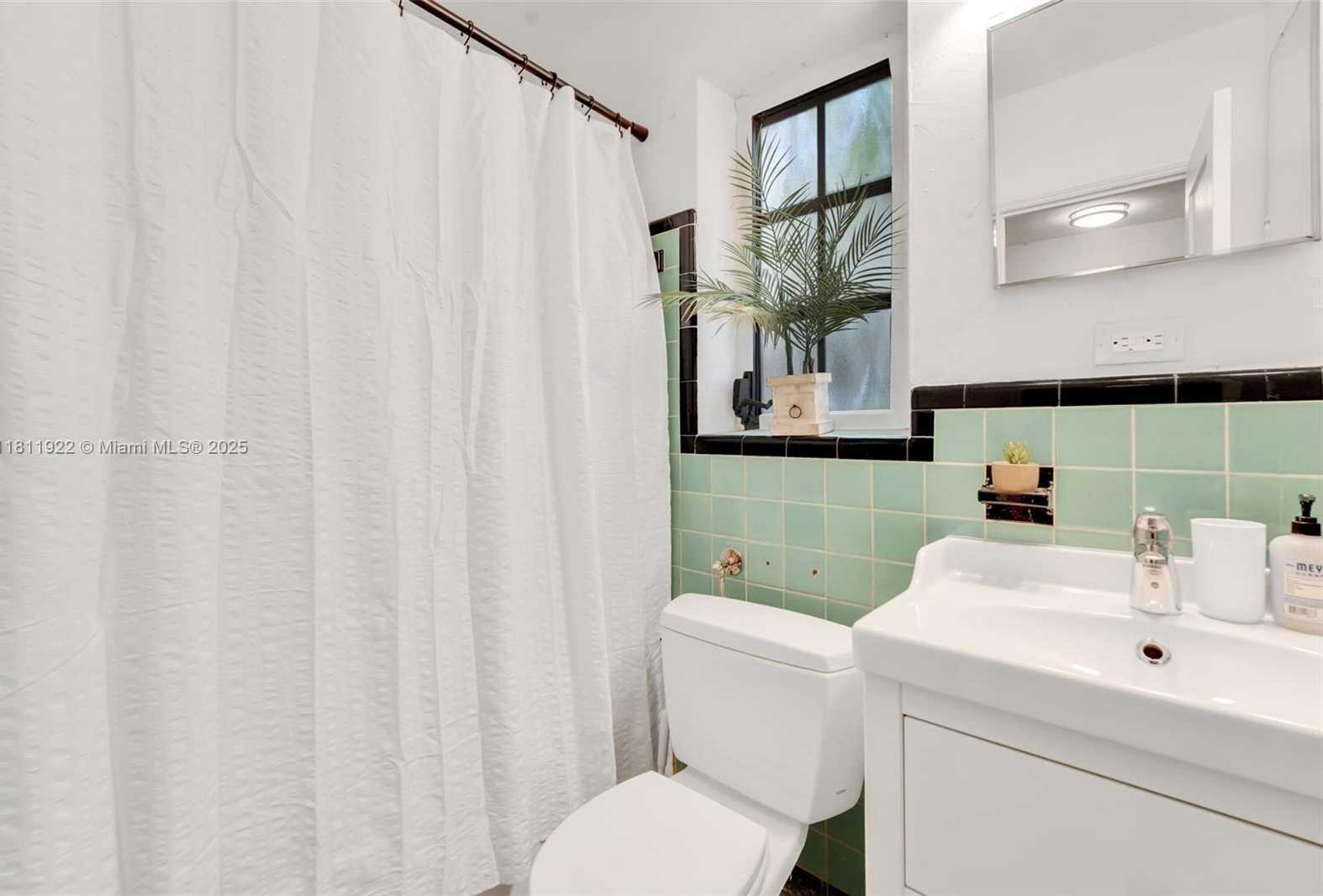 Small Image of 1339 14TH TER, Miami Beach Number 18