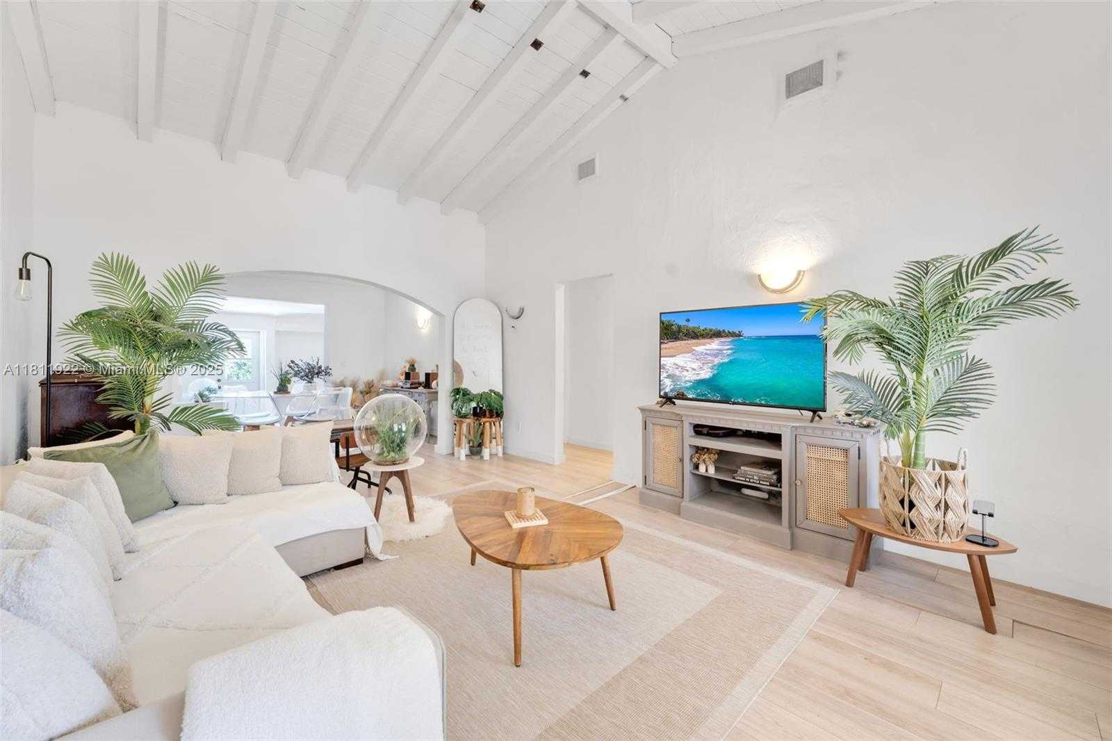 Small Image of 1339 14TH TER, Miami Beach Number 4