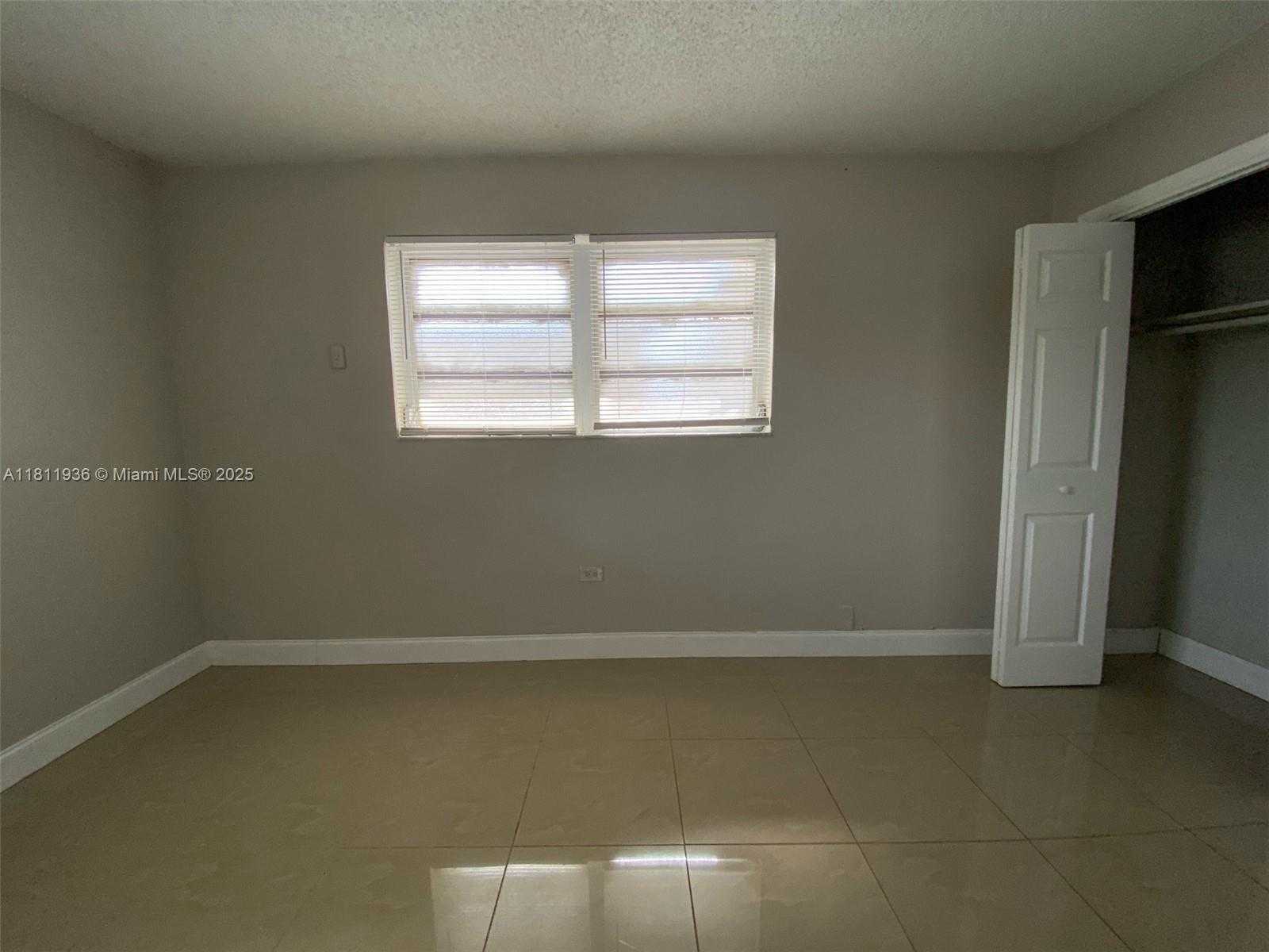Small Image of 7521 GRANADA BLVD, Miramar Number 10