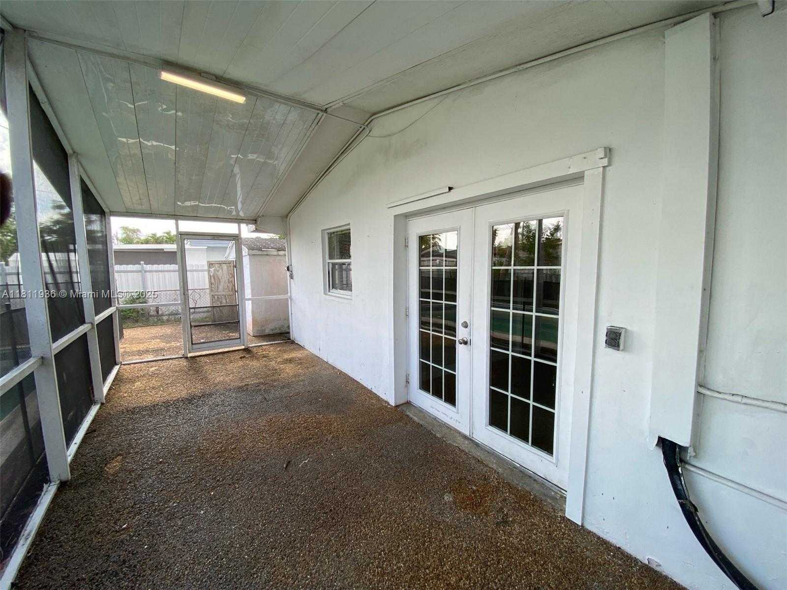 Small Image of 7521 GRANADA BLVD, Miramar Number 11