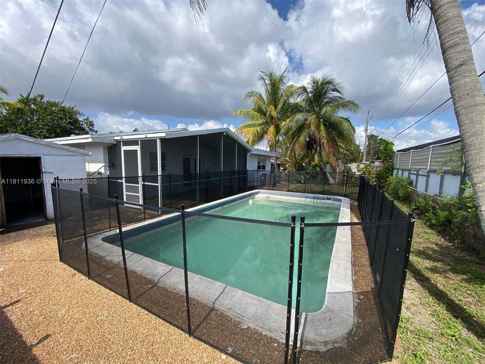 Small Image of 7521 GRANADA BLVD, Miramar Number 12