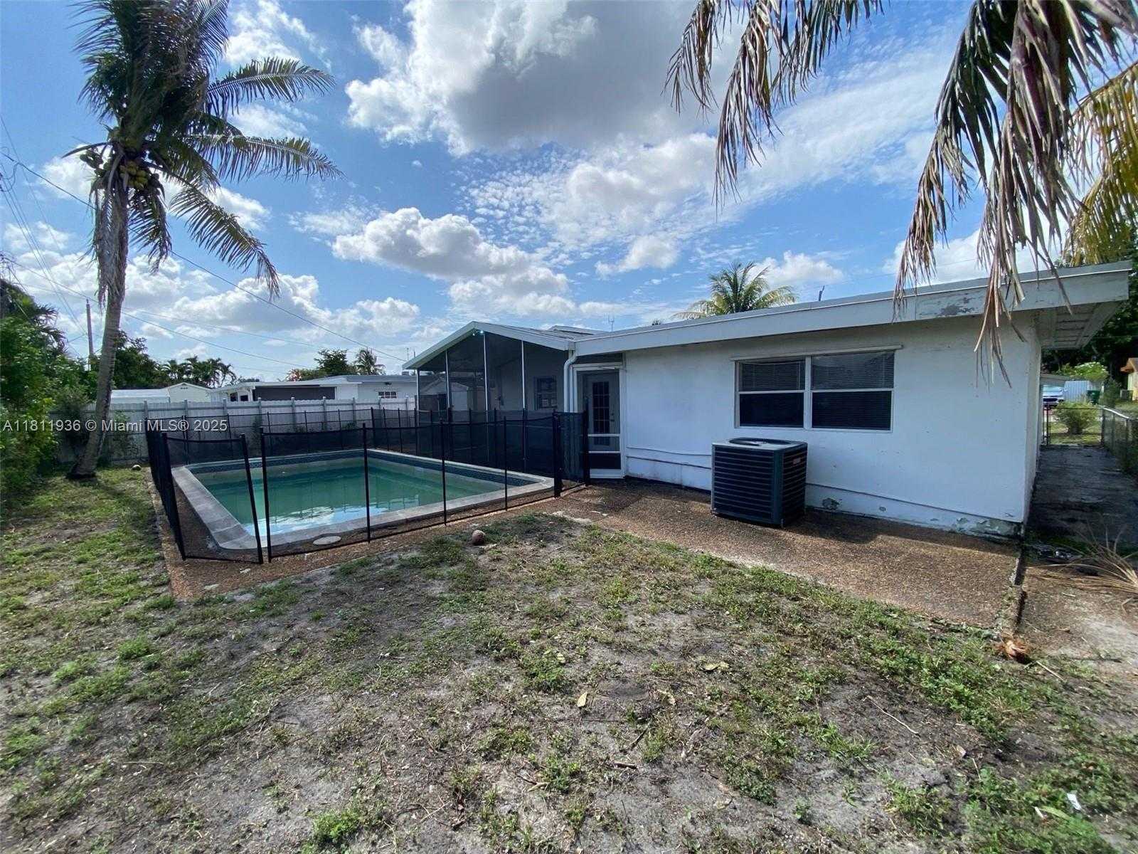 Small Image of 7521 GRANADA BLVD, Miramar Number 13