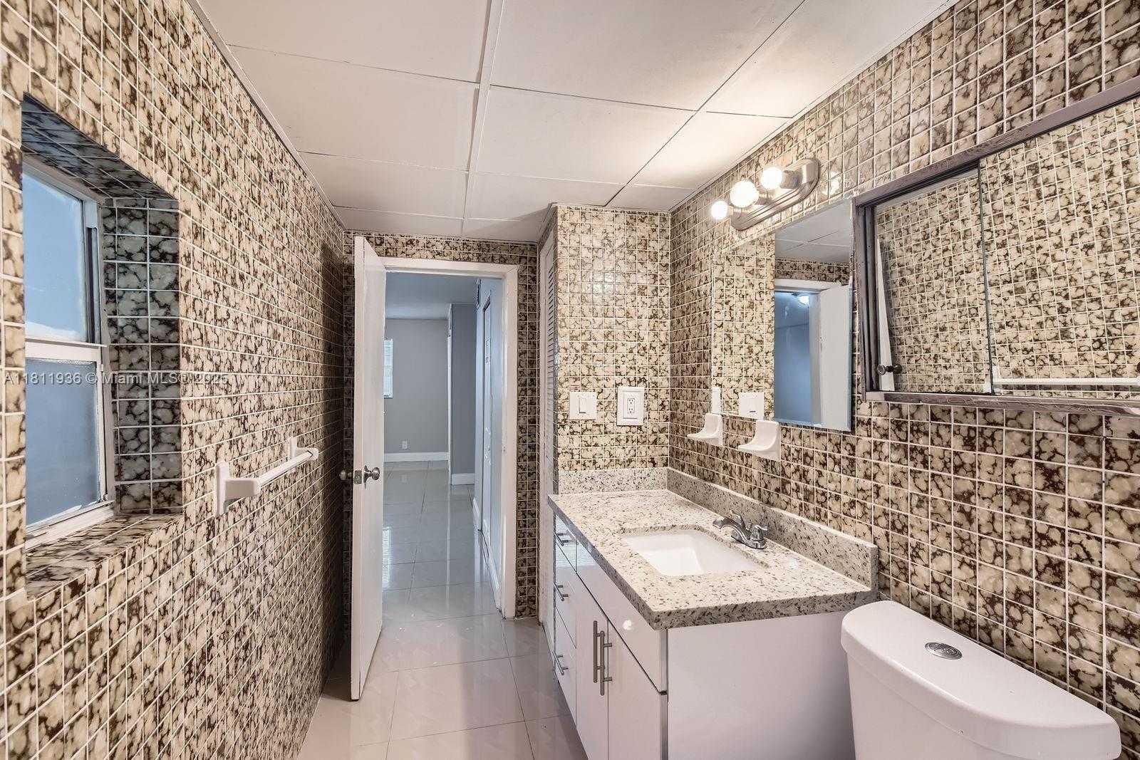 Small Image of 7521 GRANADA BLVD, Miramar Number 15