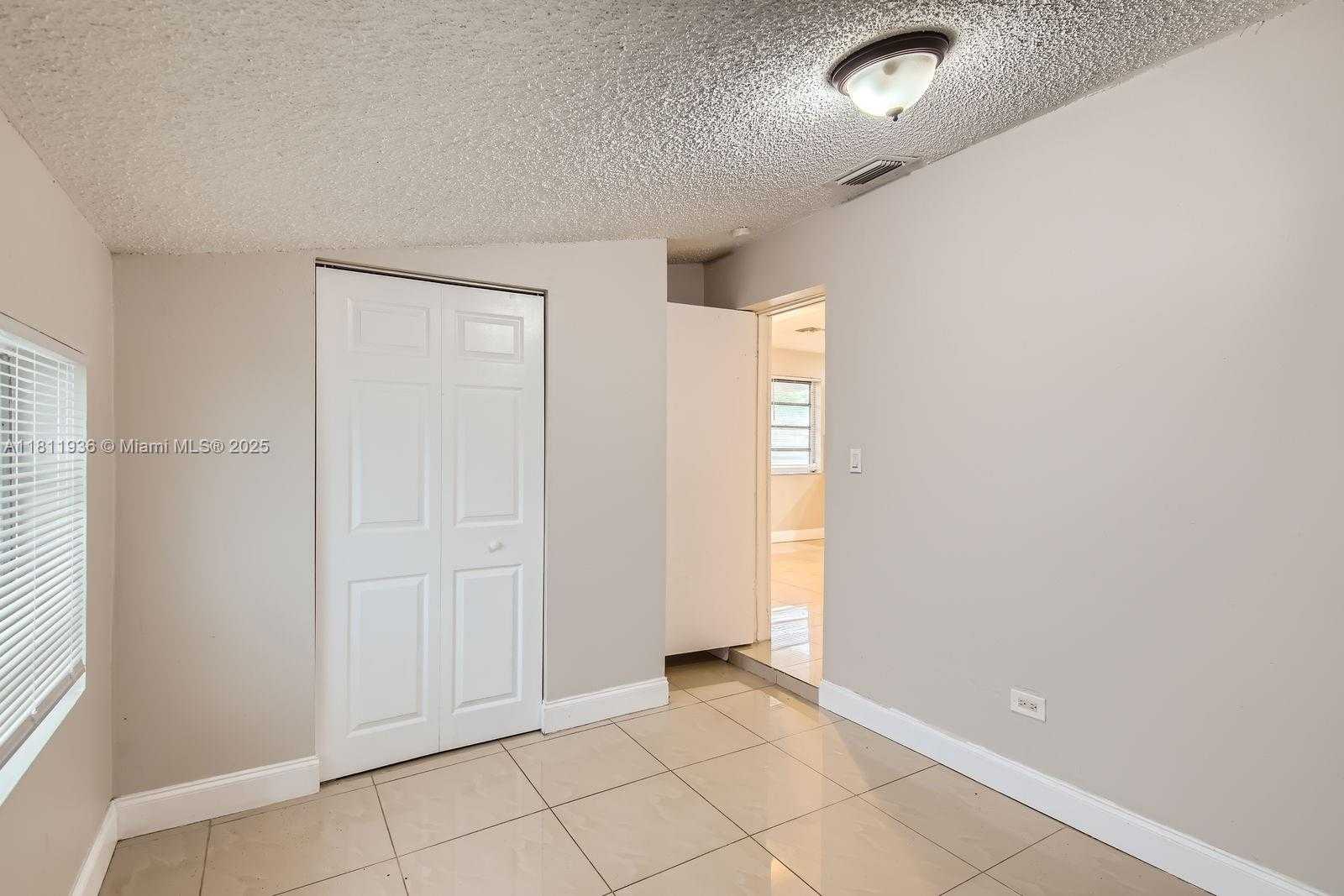 Small Image of 7521 GRANADA BLVD, Miramar Number 16