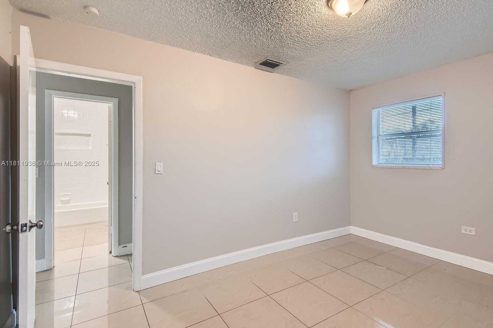 Small Image of 7521 GRANADA BLVD, Miramar Number 17