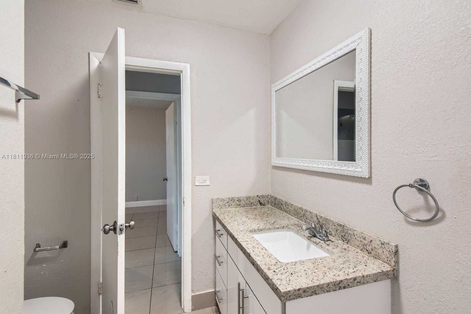 Small Image of 7521 GRANADA BLVD, Miramar Number 19