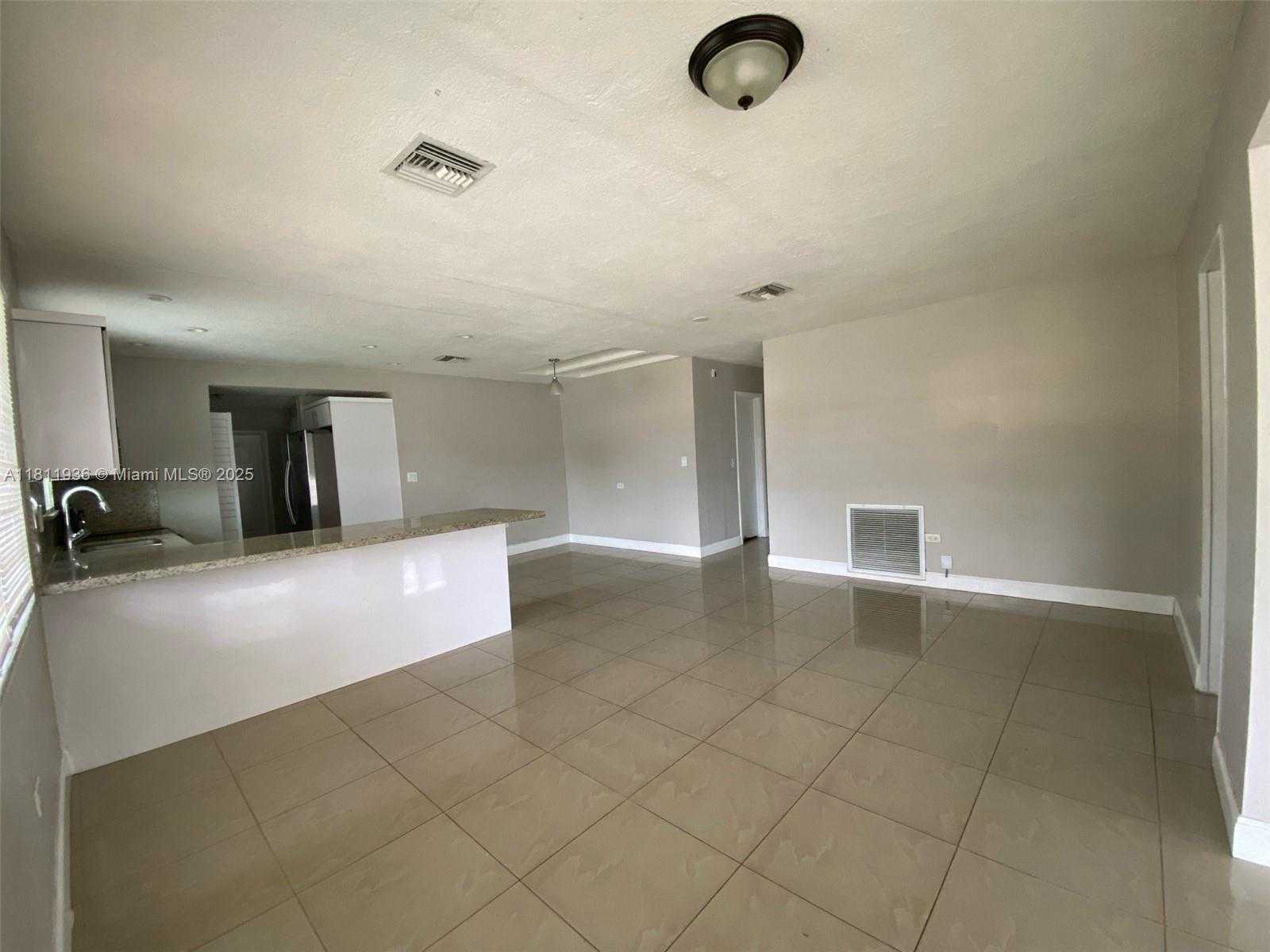 Small Image of 7521 GRANADA BLVD, Miramar Number 3