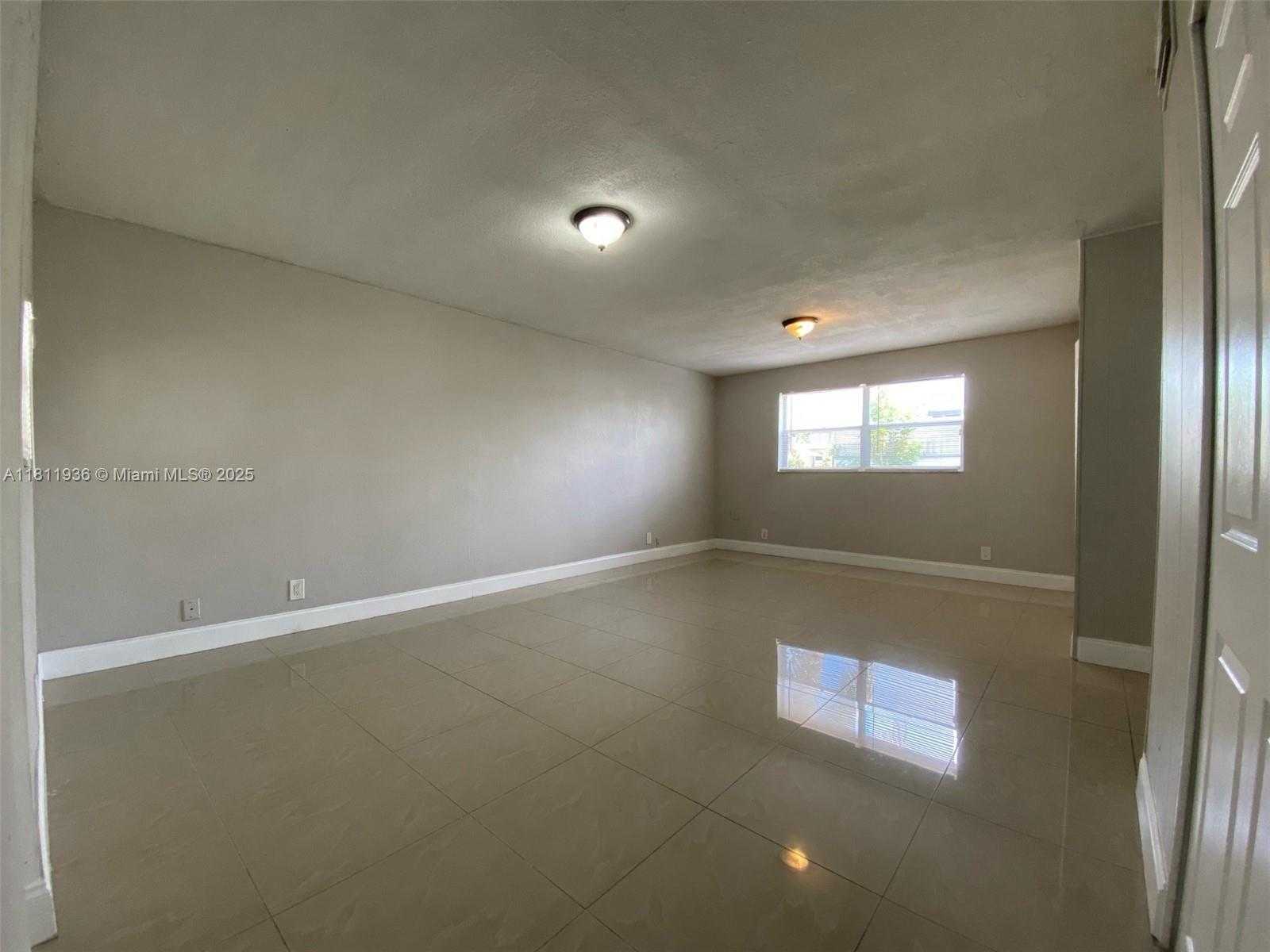 Small Image of 7521 GRANADA BLVD, Miramar Number 5