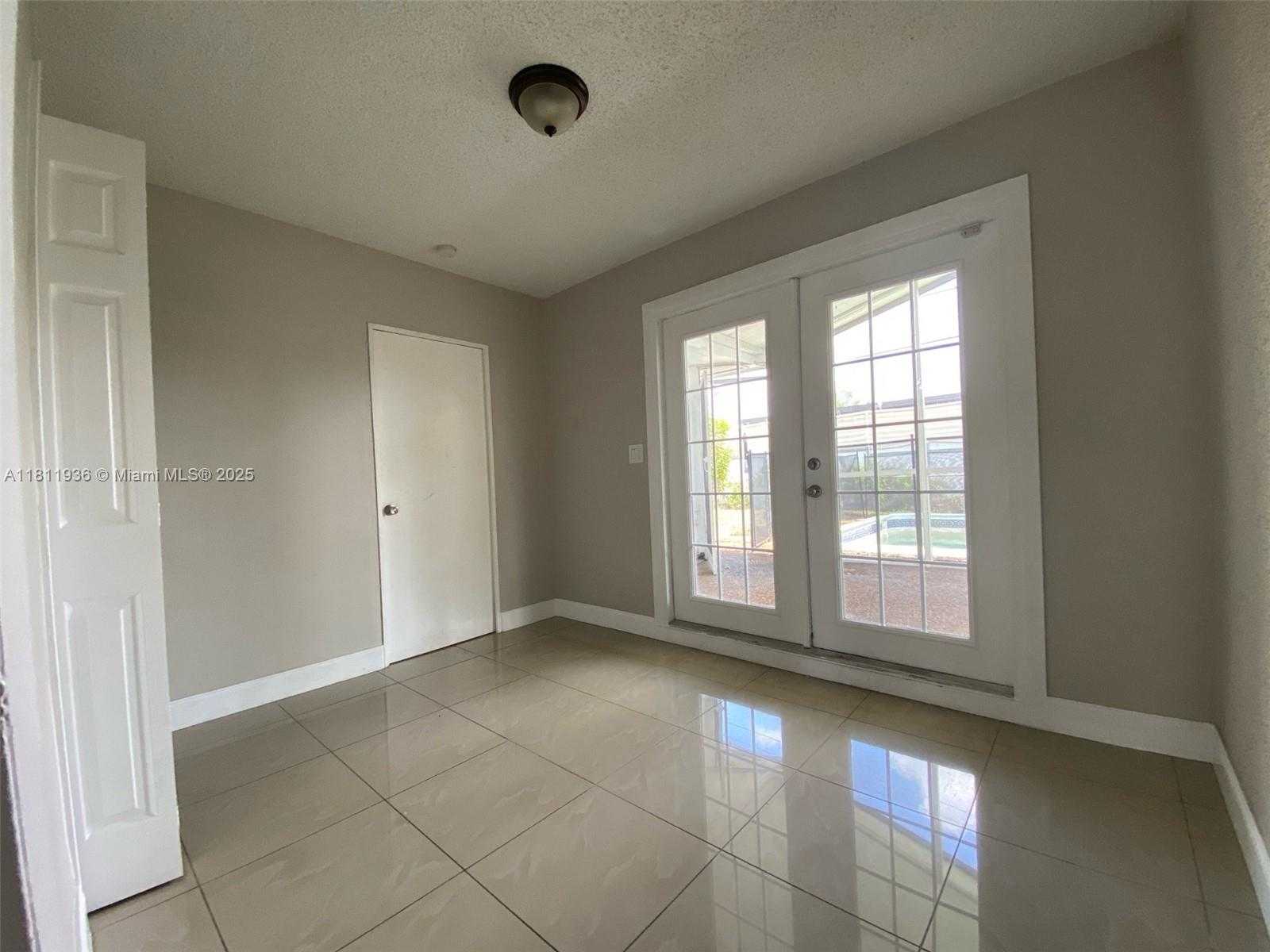 Small Image of 7521 GRANADA BLVD, Miramar Number 6