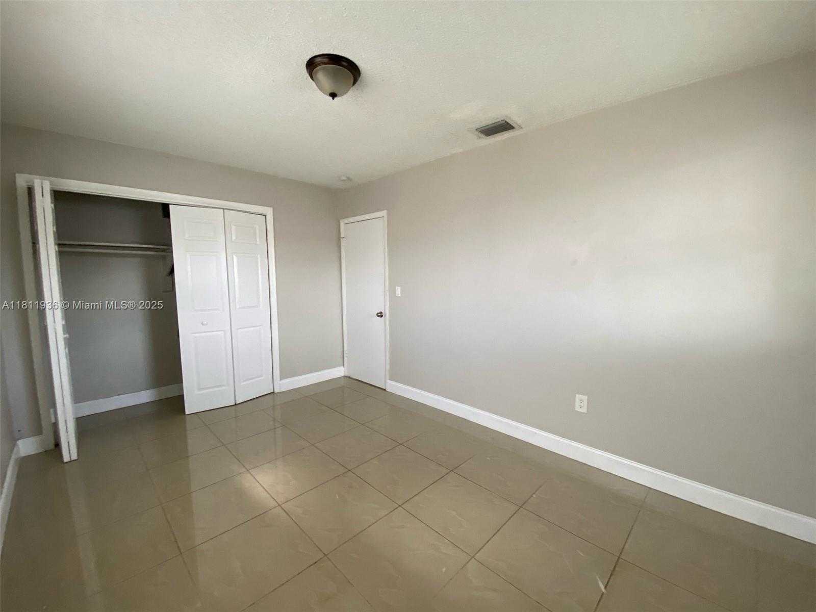 Small Image of 7521 GRANADA BLVD, Miramar Number 8