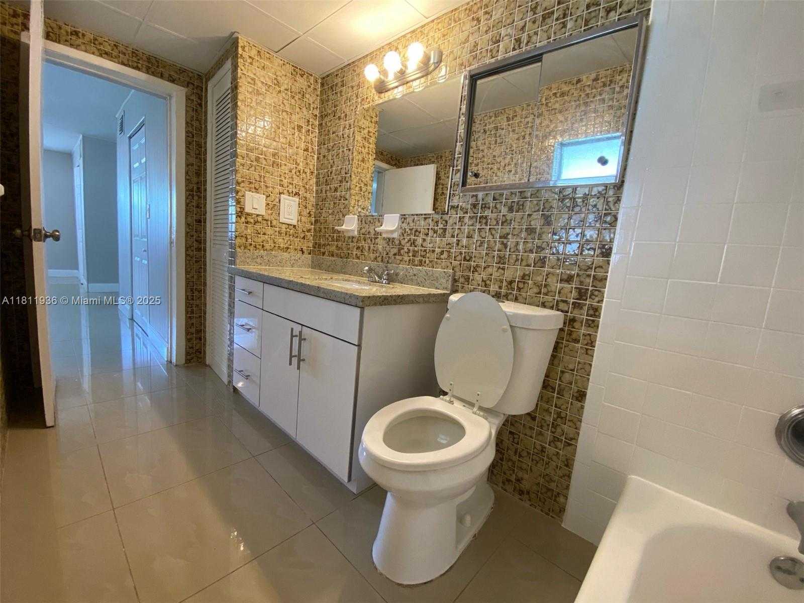 Small Image of 7521 GRANADA BLVD, Miramar Number 9