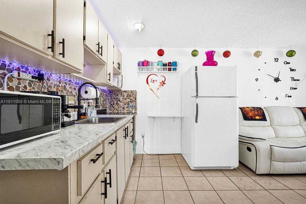 Small Image of 911 EAST 9TH PL, Hialeah Number 10