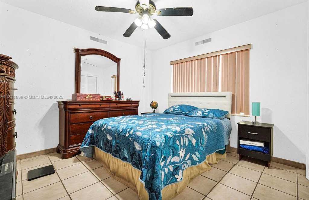 Small Image of 911 EAST 9TH PL, Hialeah Number 15