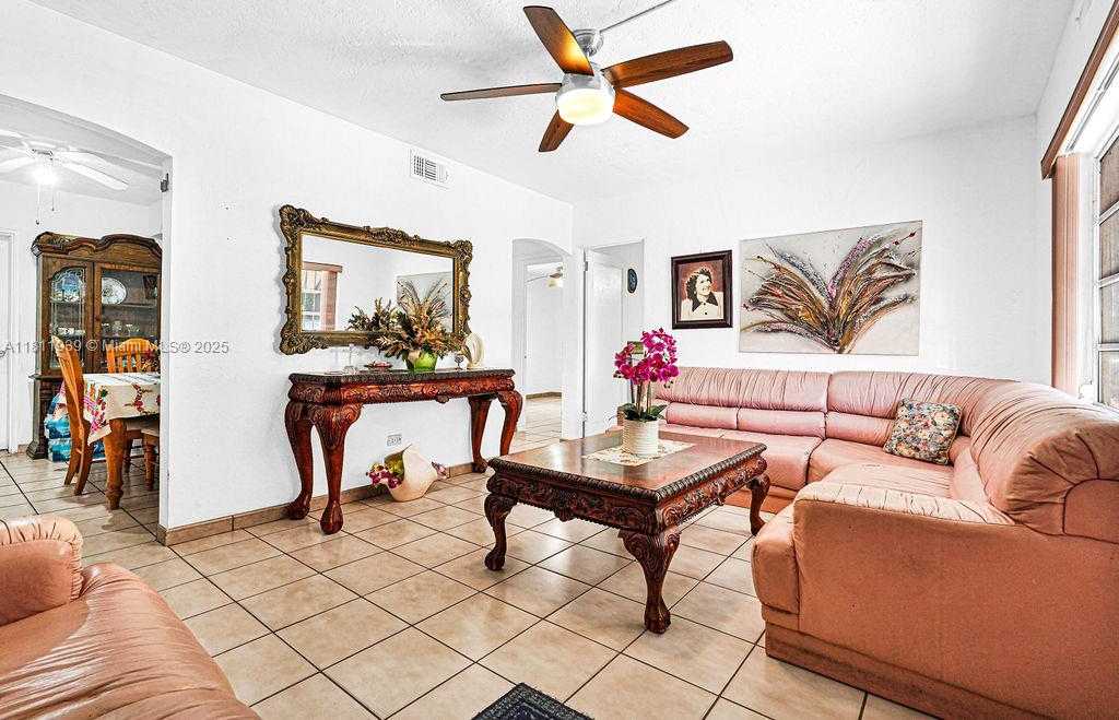 Small Image of 911 EAST 9TH PL, Hialeah Number 16
