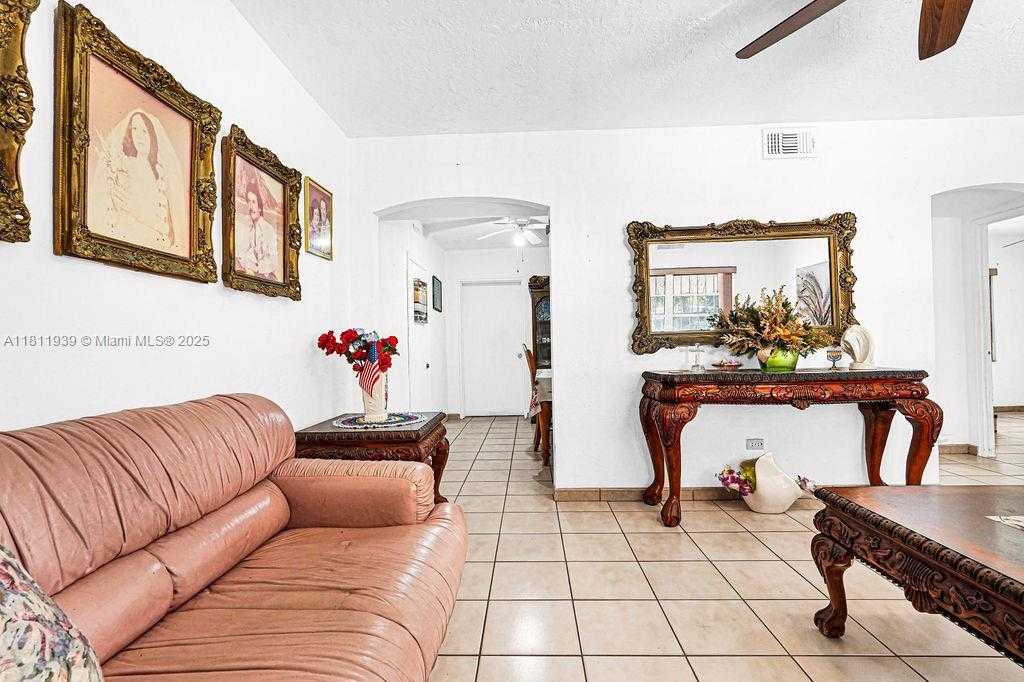 Small Image of 911 EAST 9TH PL, Hialeah Number 17