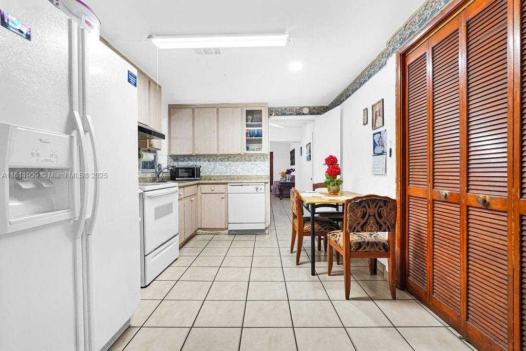 Small Image of 911 EAST 9TH PL, Hialeah Number 21