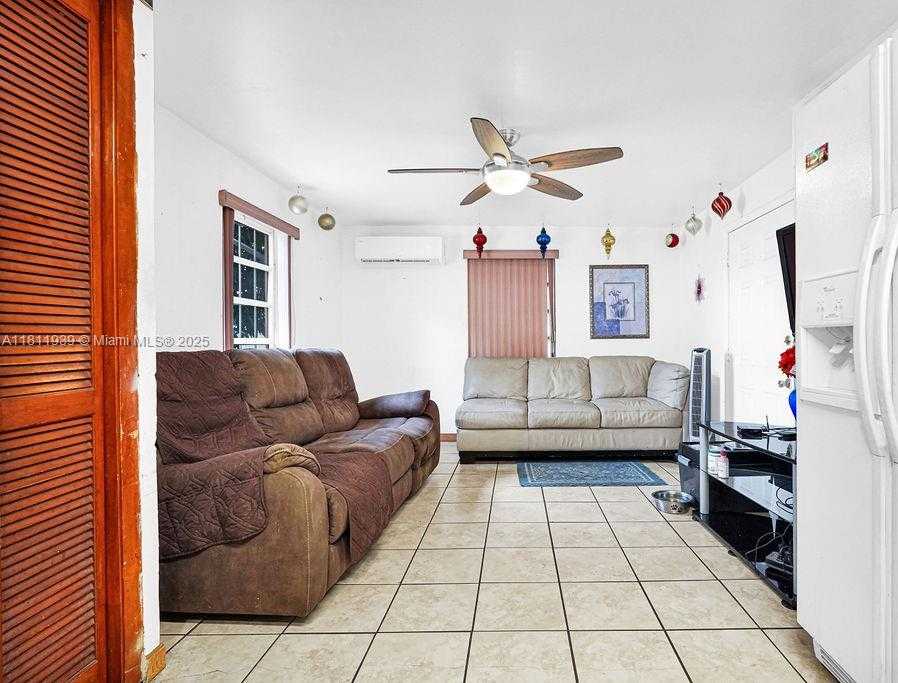 Small Image of 911 EAST 9TH PL, Hialeah Number 22