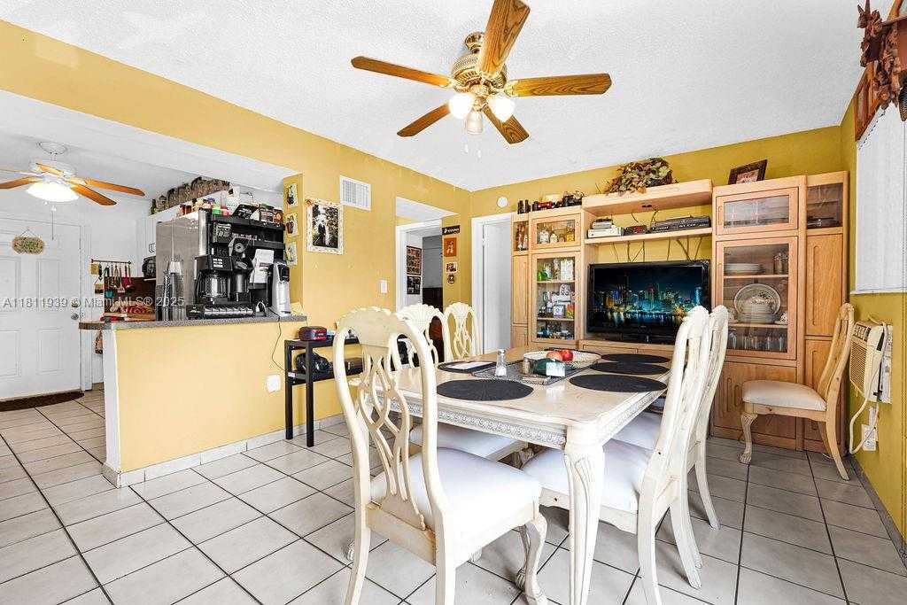 Small Image of 911 EAST 9TH PL, Hialeah Number 28