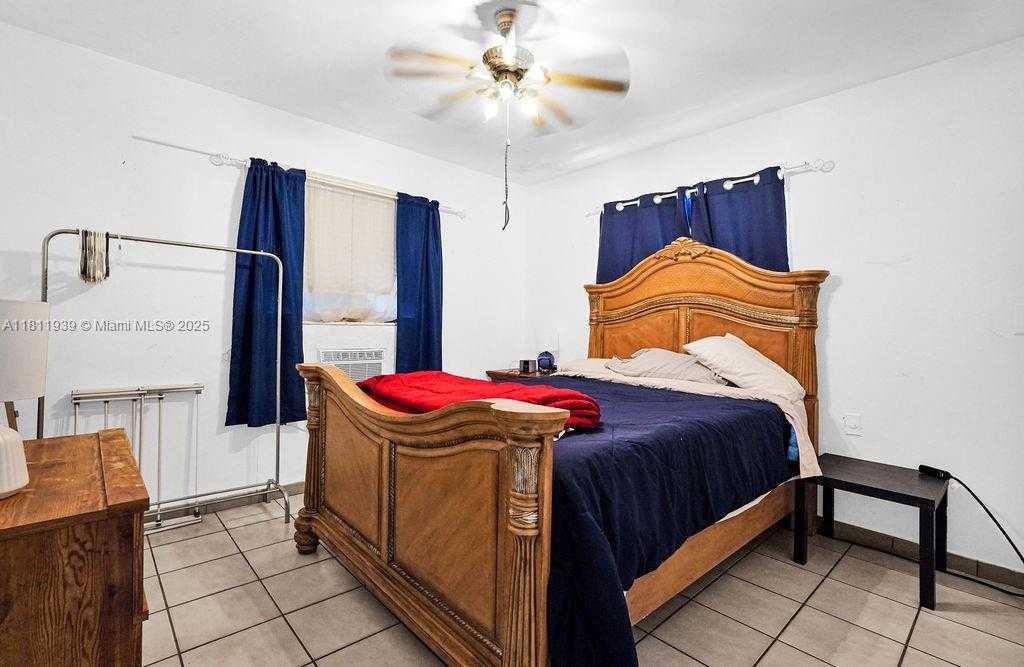 Small Image of 911 EAST 9TH PL, Hialeah Number 29