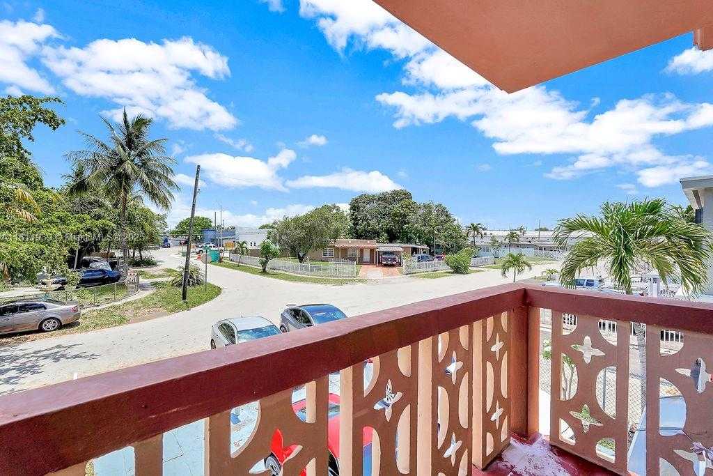 Small Image of 911 EAST 9TH PL, Hialeah Number 31