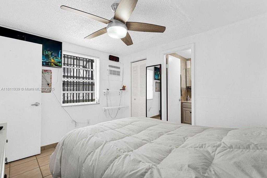Small Image of 911 EAST 9TH PL, Hialeah Number 5