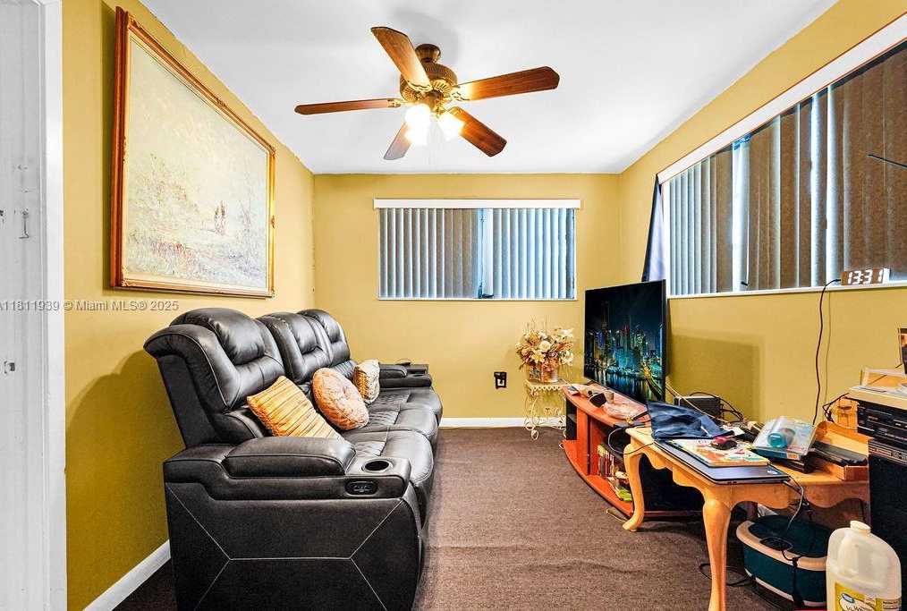 Small Image of 911 EAST 9TH PL, Hialeah Number 50