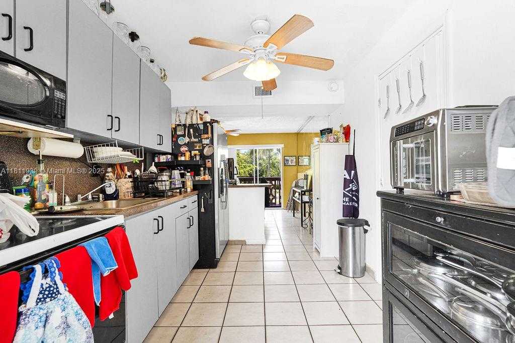 Small Image of 911 EAST 9TH PL, Hialeah Number 53