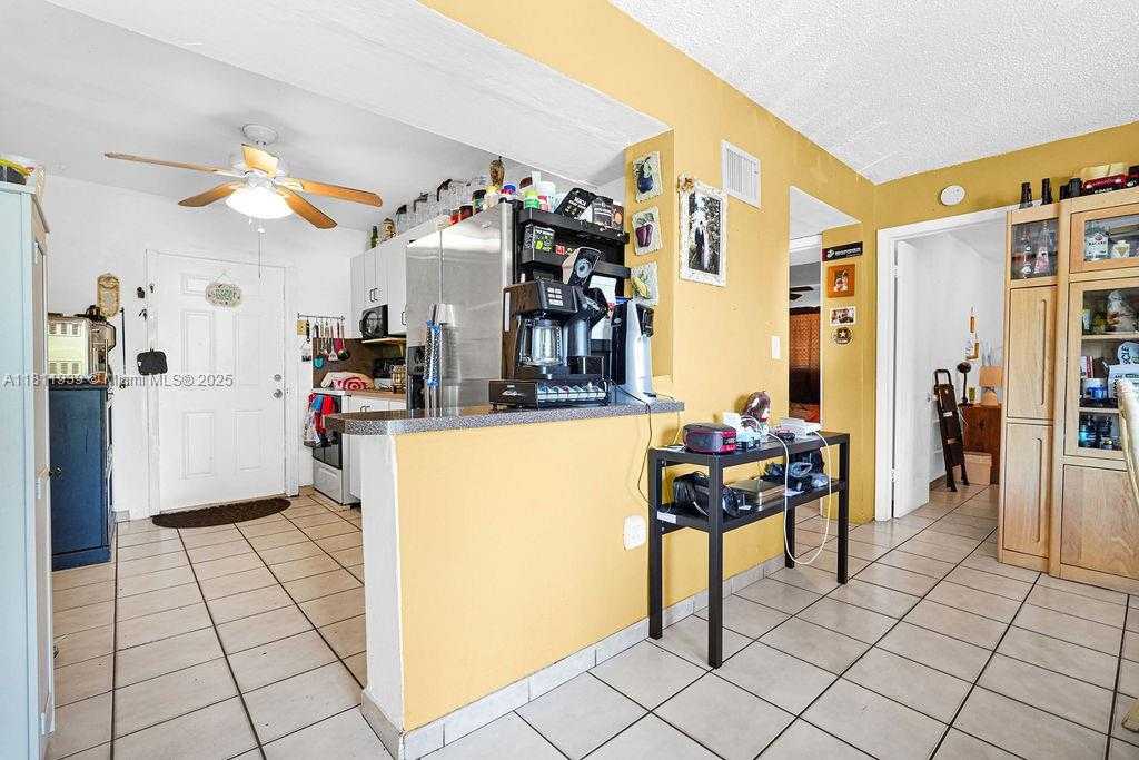 Small Image of 911 EAST 9TH PL, Hialeah Number 57