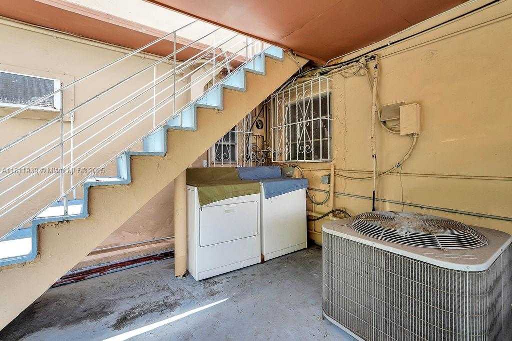 Small Image of 911 EAST 9TH PL, Hialeah Number 65