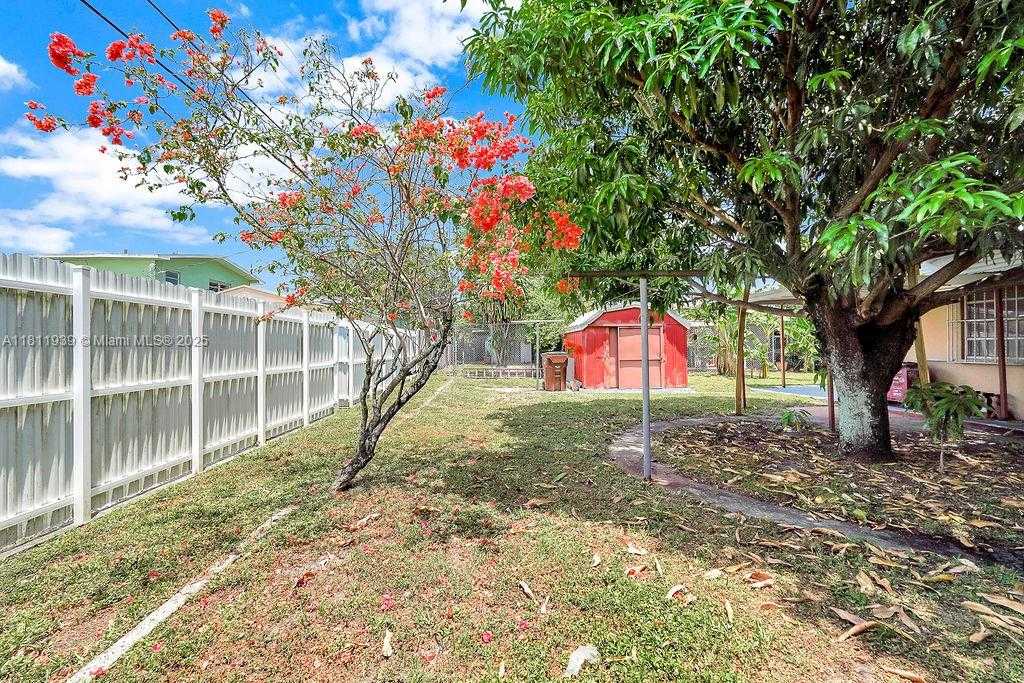 Small Image of 911 EAST 9TH PL, Hialeah Number 70