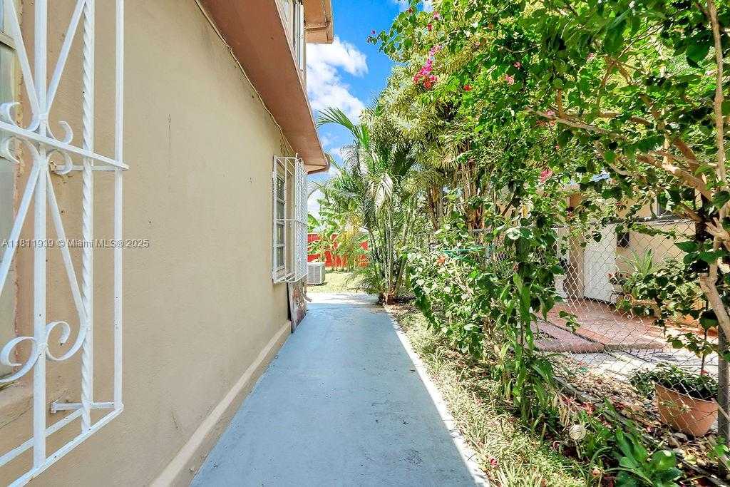 Small Image of 911 EAST 9TH PL, Hialeah Number 73
