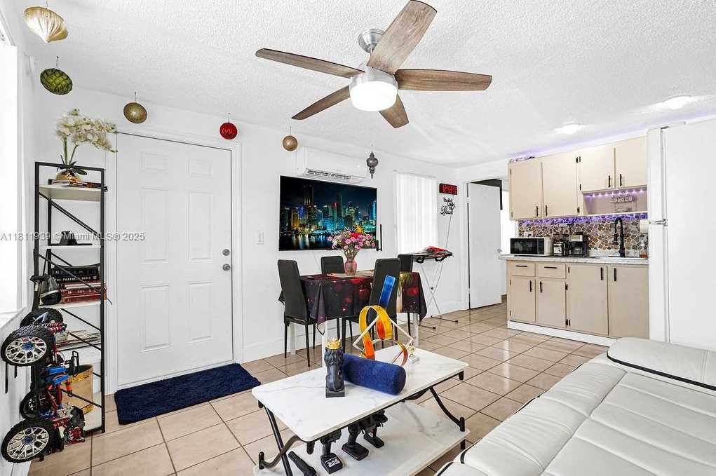 Small Image of 911 EAST 9TH PL, Hialeah Number 9