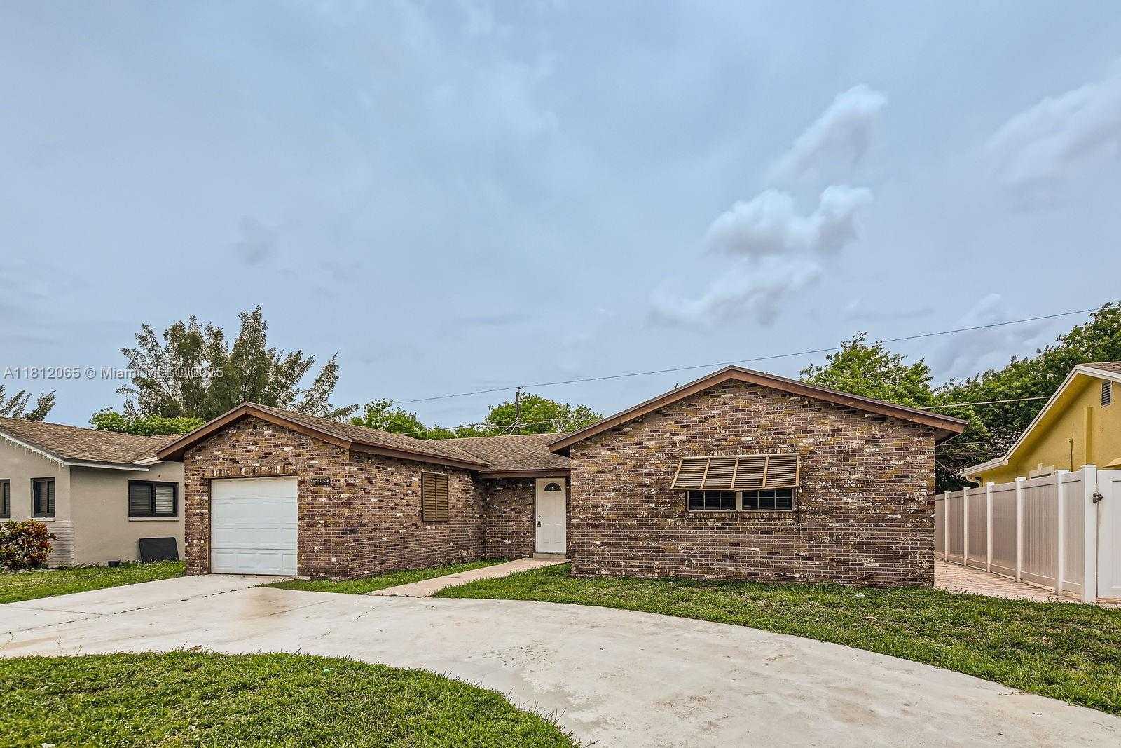 Small Image of 9353 SOUTH WEST 1ST PL, Boca Raton Number 2