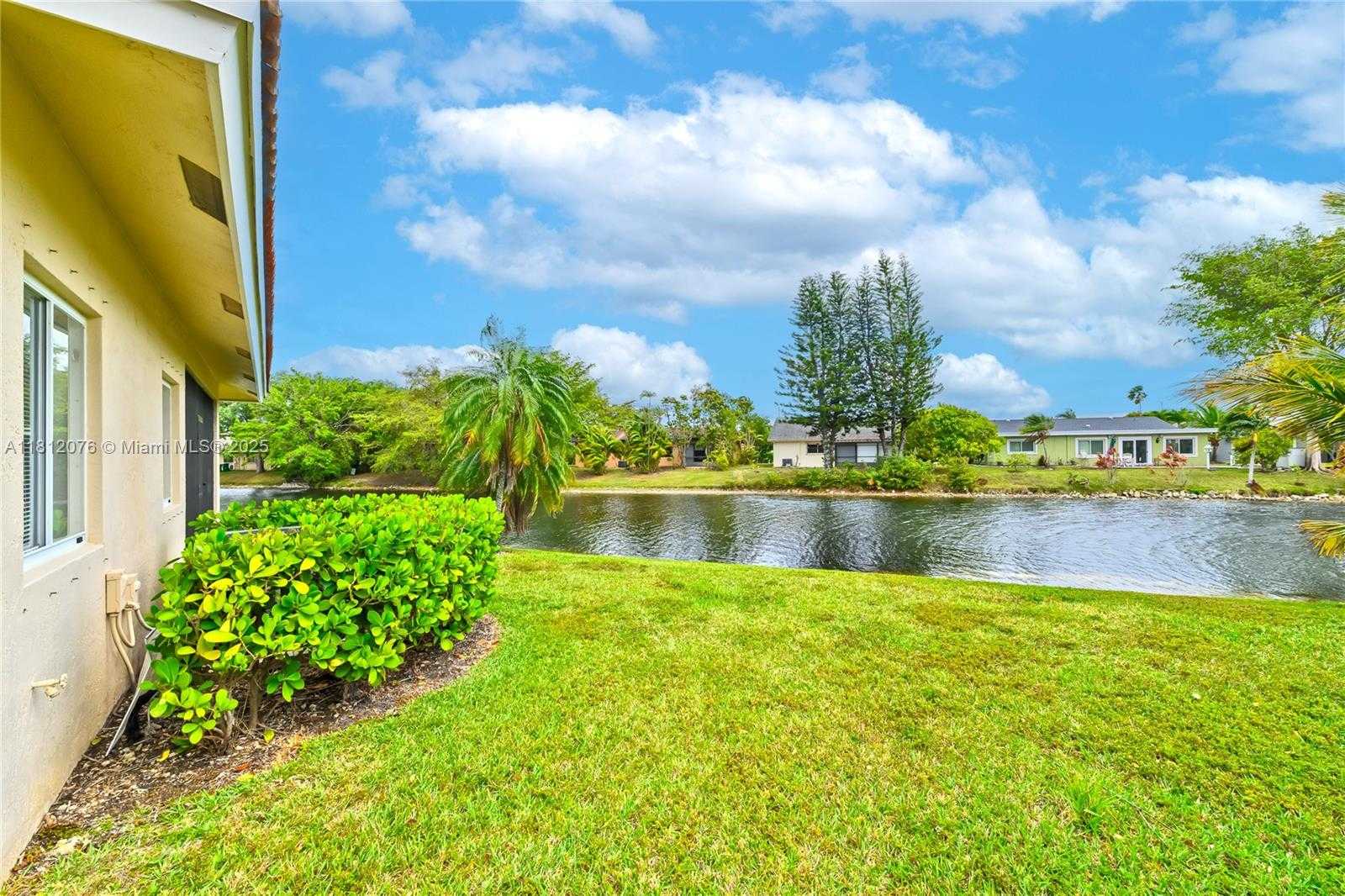 Small Image of Tamarac Number 30