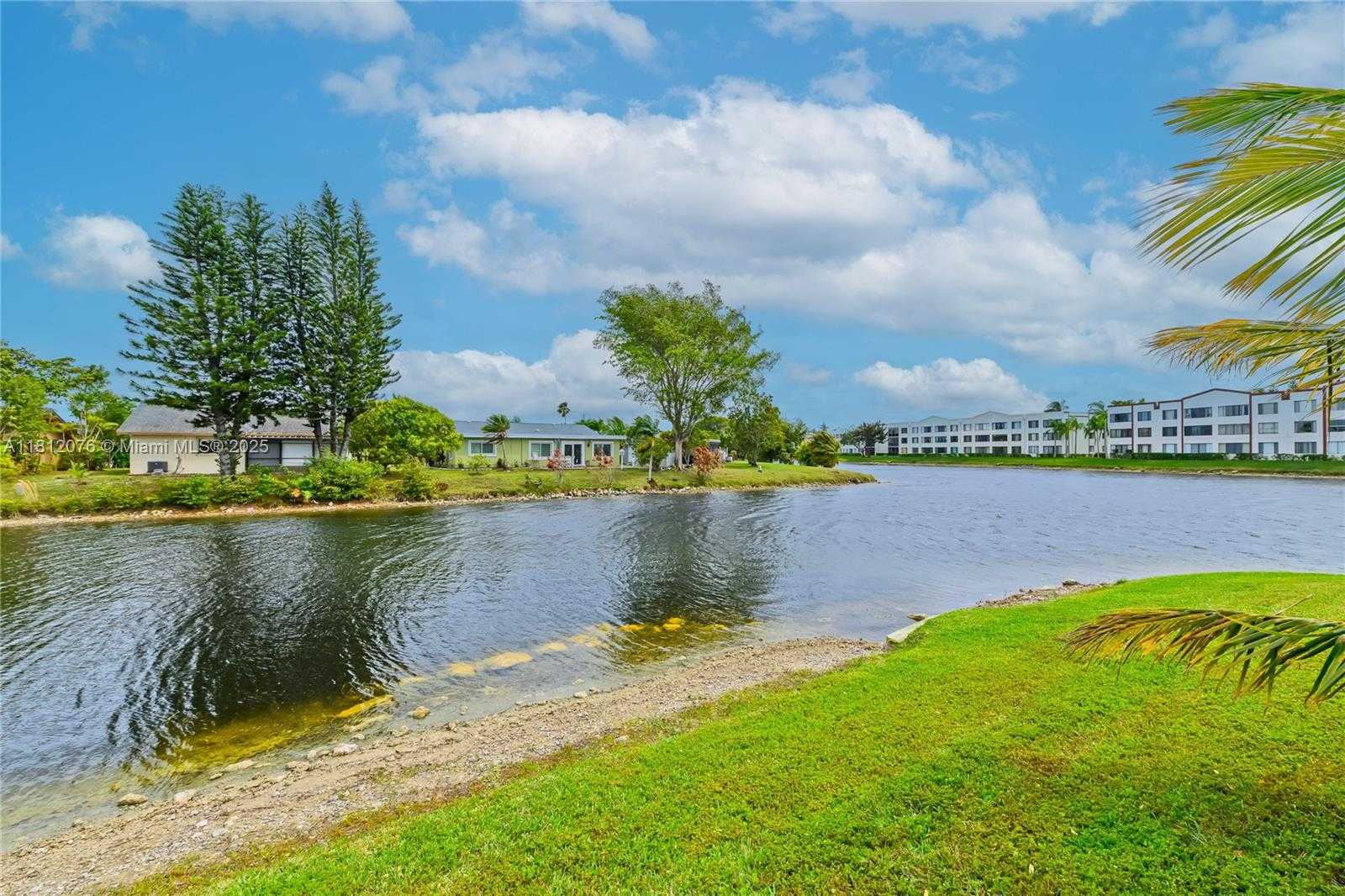 Small Image of Tamarac Number 31