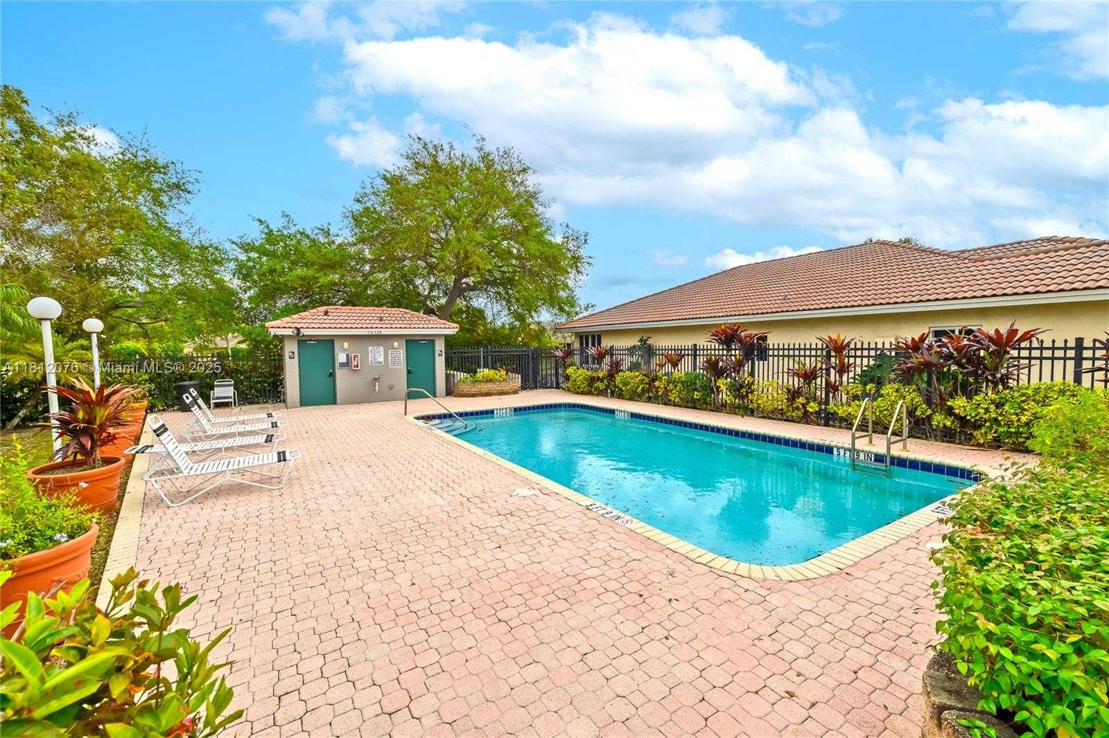 Small Image of Tamarac Number 35