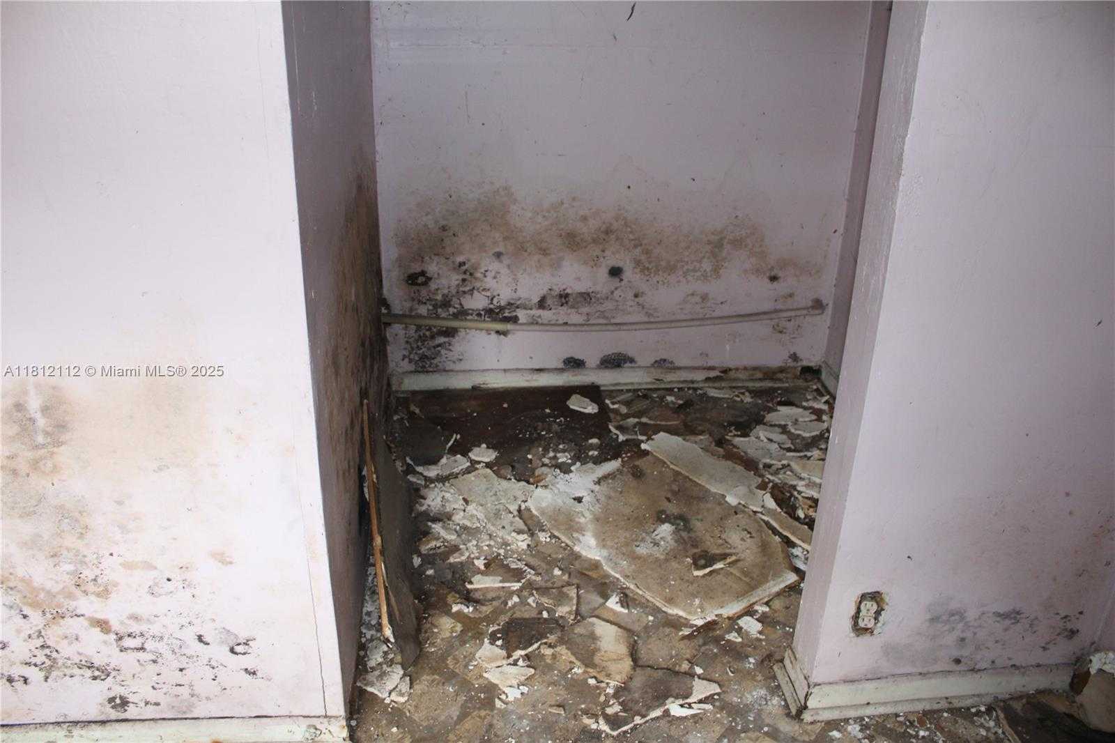 Small Image of 2040 NORTH WEST 97TH ST, Miami Number 11