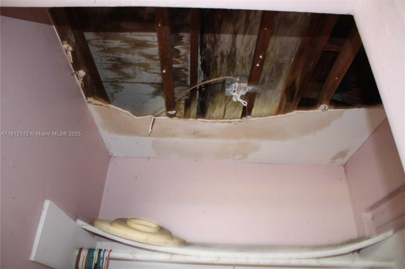 Small Image of 2040 NORTH WEST 97TH ST, Miami Number 12
