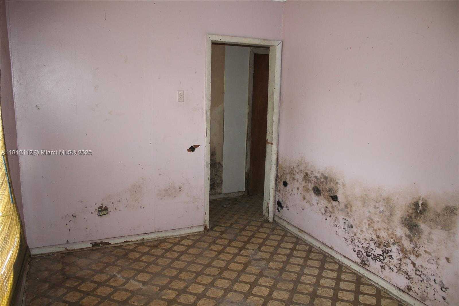 Small Image of 2040 NORTH WEST 97TH ST, Miami Number 16