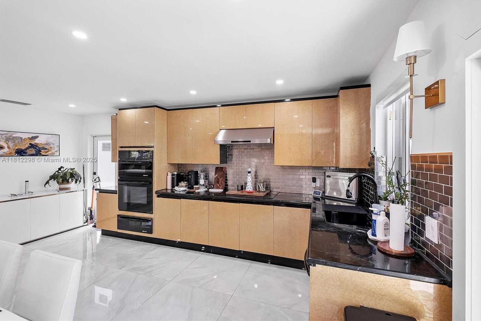 Small Image of 974 NORTH EAST 145TH ST, North Miami Number 10