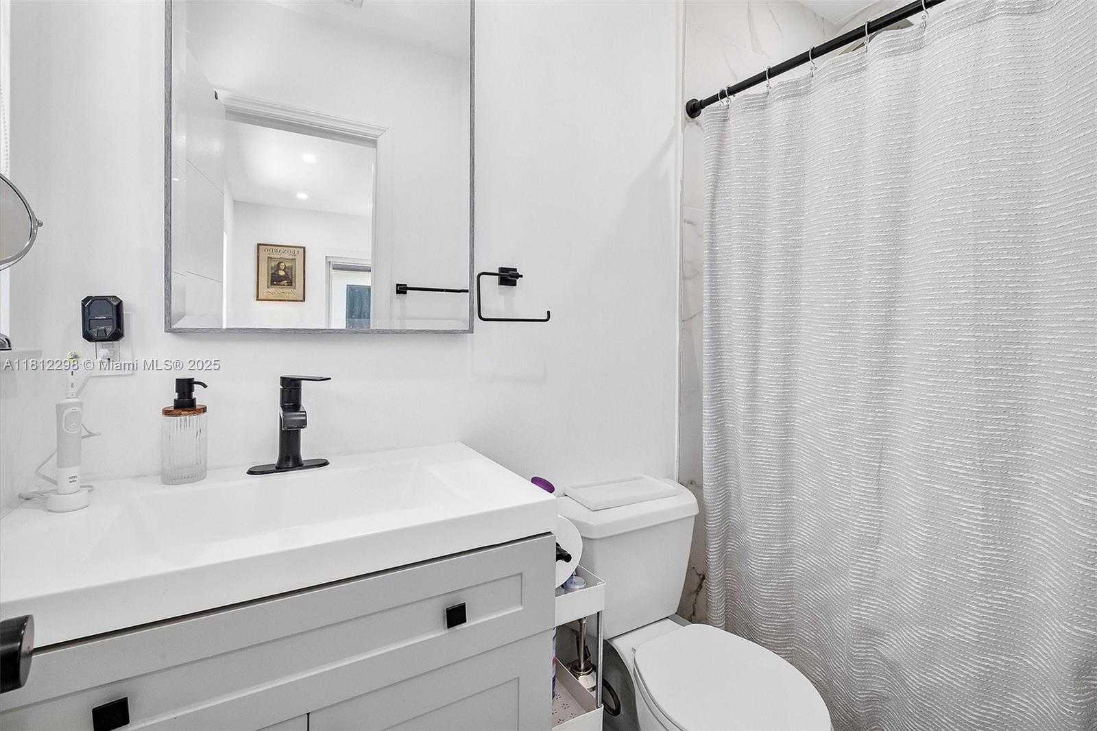 Small Image of 974 NORTH EAST 145TH ST, North Miami Number 19
