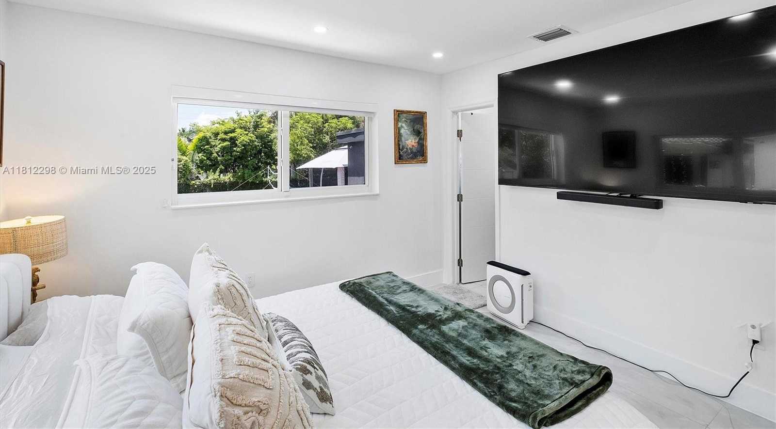 Small Image of 974 NORTH EAST 145TH ST, North Miami Number 20