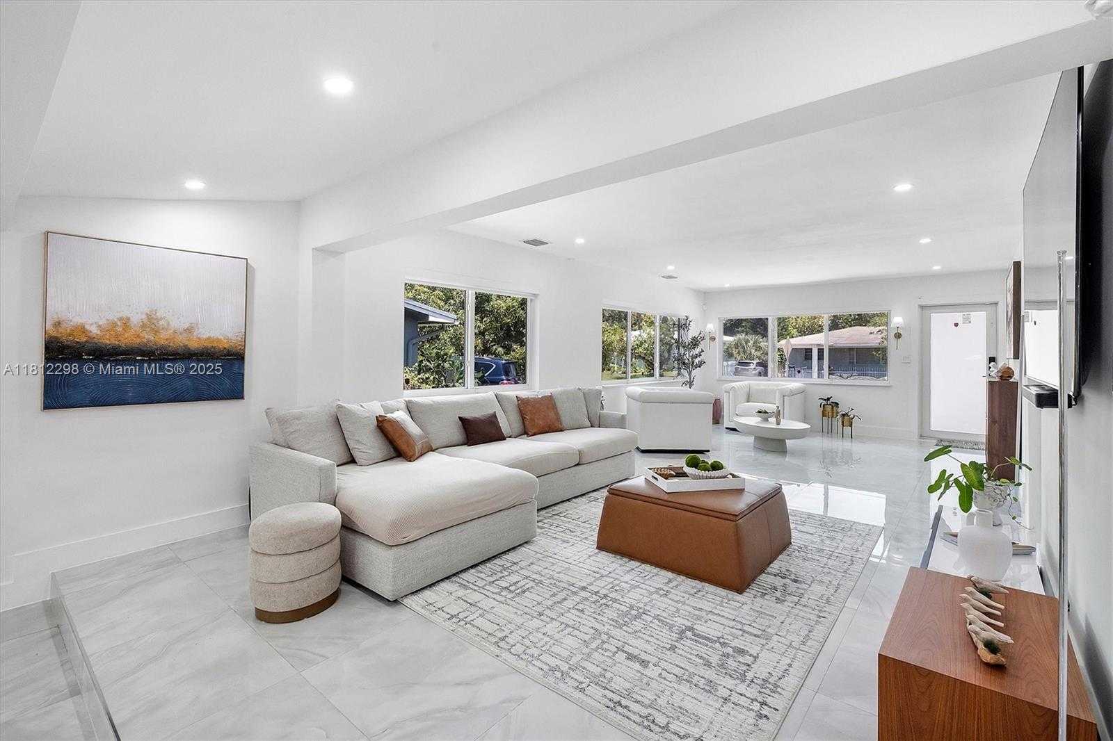 Small Image of 974 NORTH EAST 145TH ST, North Miami Number 8